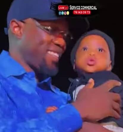 L’image de l’enfant en politique – Sonko en mode maternante